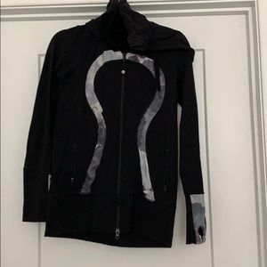 Lululemon- Hooded long sleeve zip-up jacket